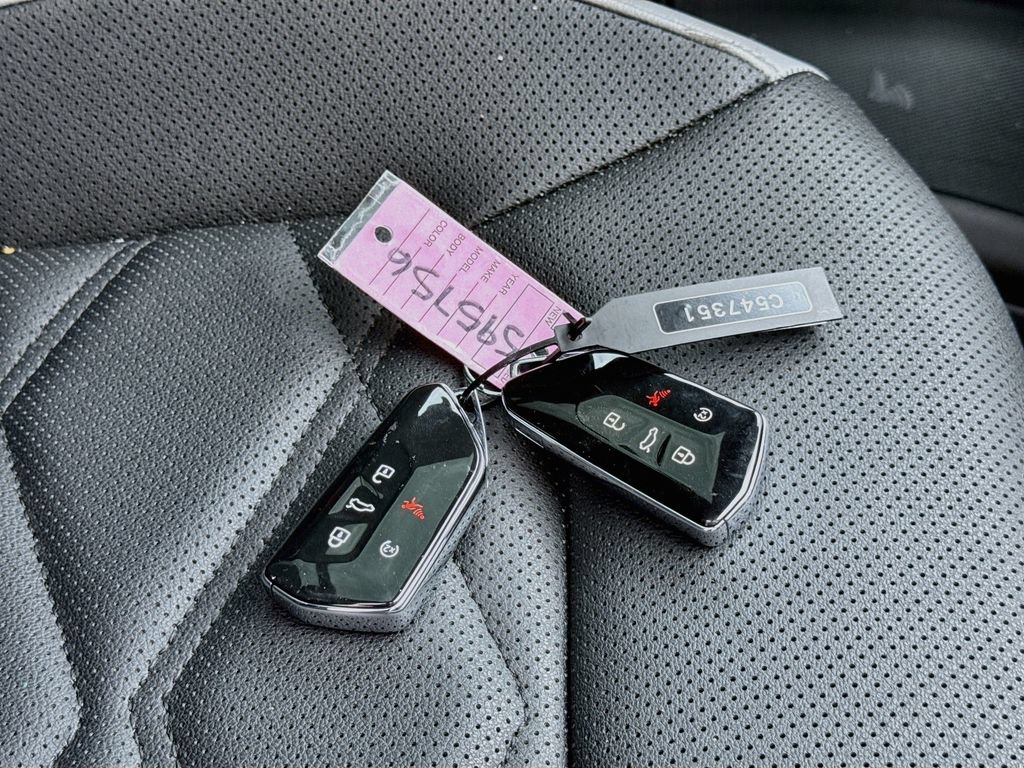 Used 2025 Volkswagen Atlas Peak Edition SE AWD/4WD image 36