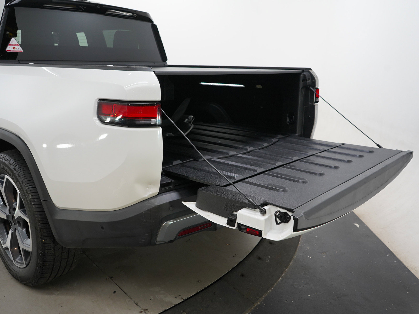 Used 2022 Rivian R1T Adventure AWD/4WD image 9