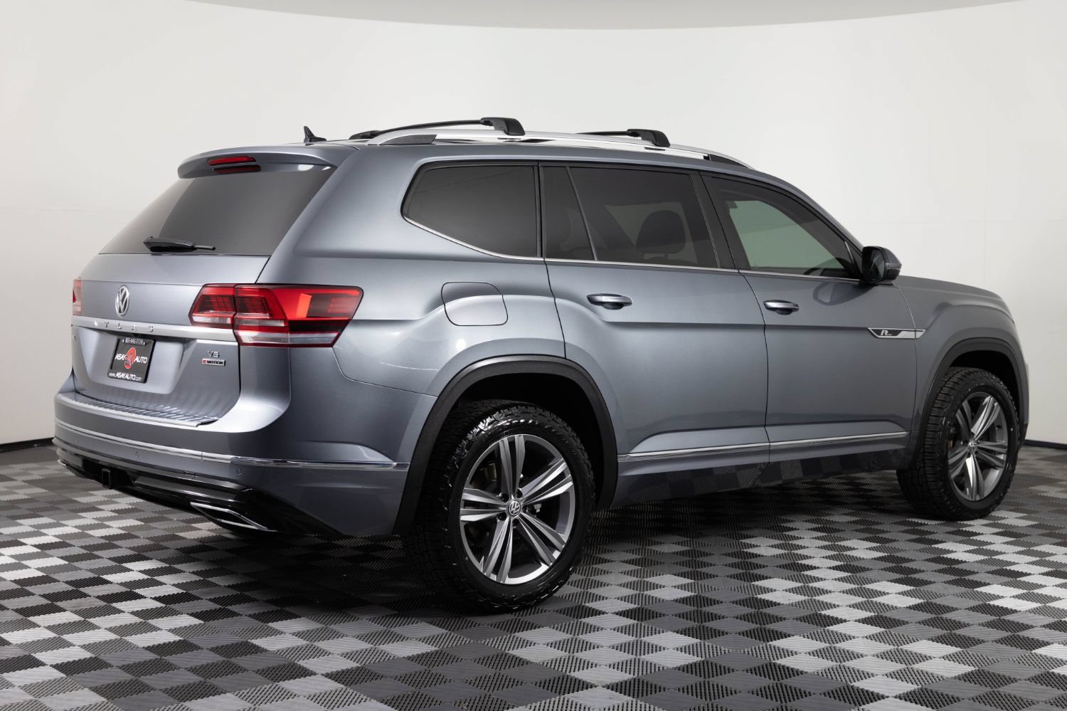 Used 2019 Volkswagen Atlas SEL R-Line AWD/4WD image 8