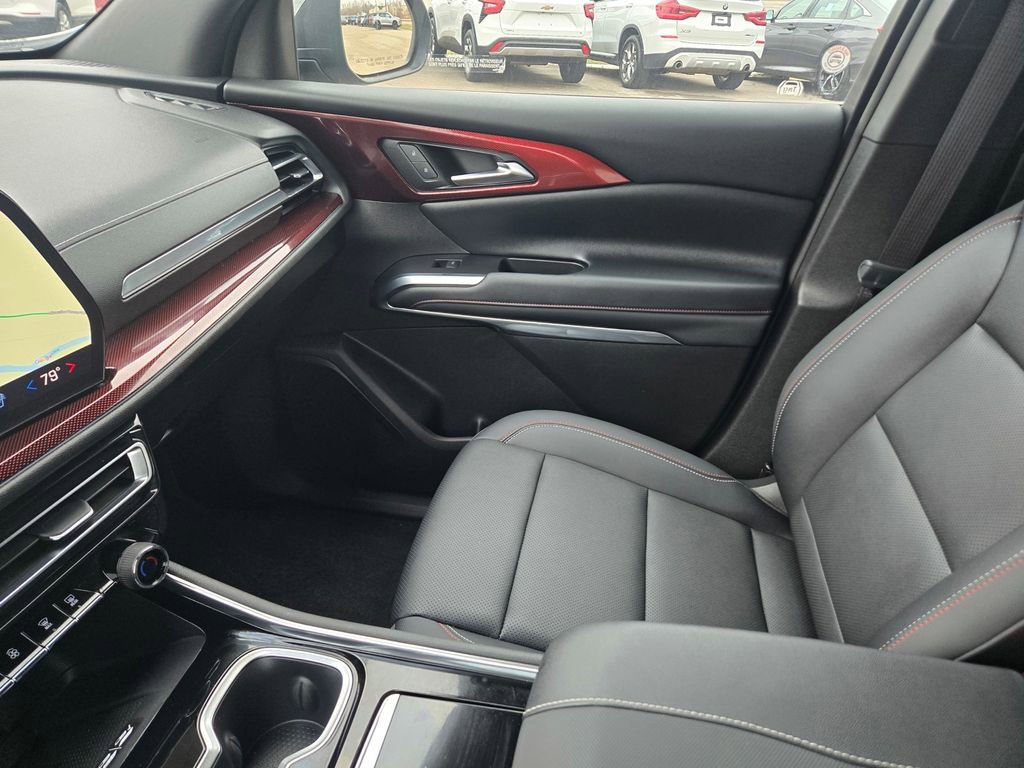 Used 2025 Chevrolet Traverse Z71 image 16