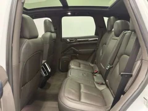 Used 2018 Porsche Cayenne Platinum Edition image 17