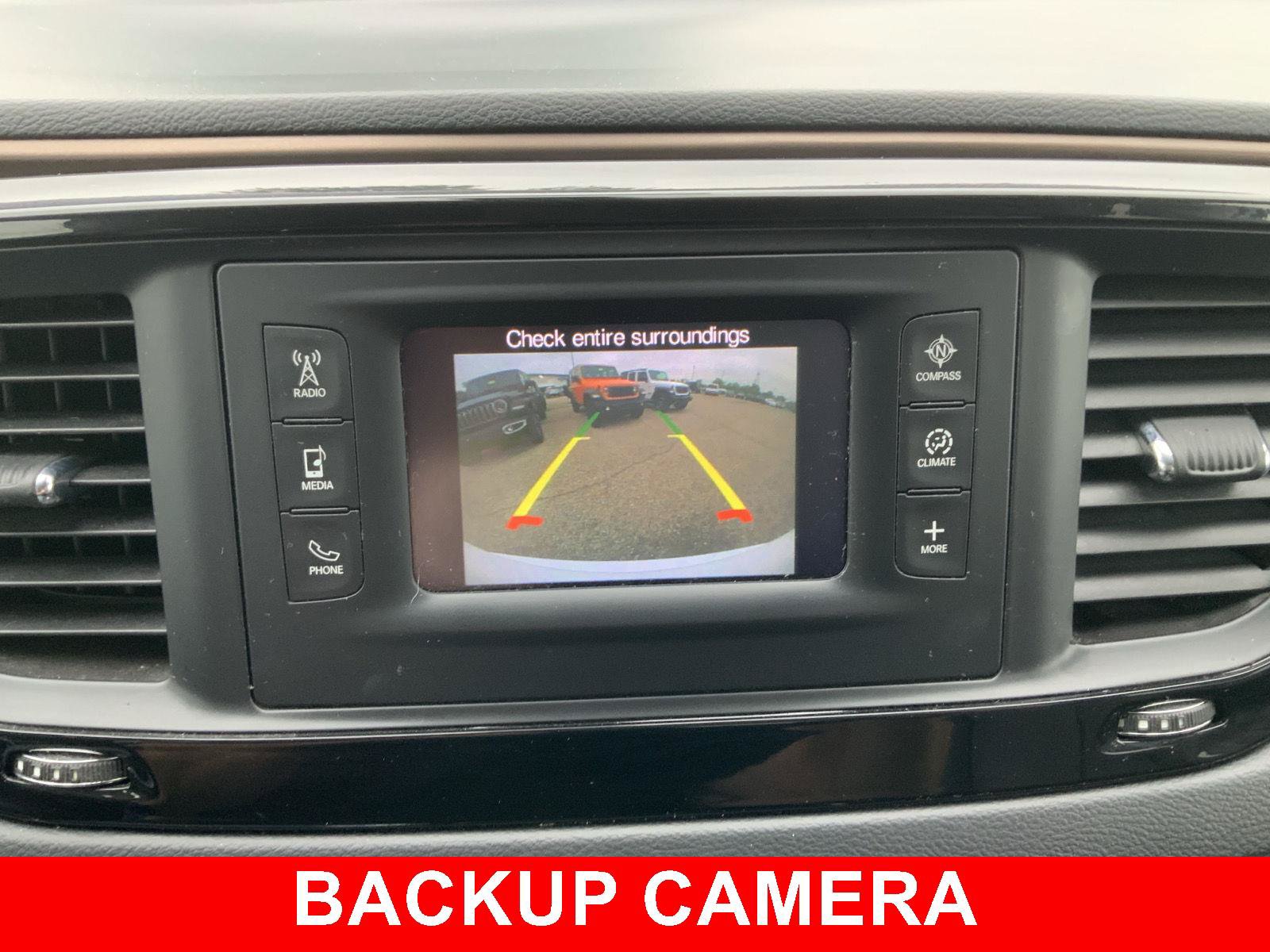 Used 2017 Chrysler Pacifica Touring-L FWD image 35