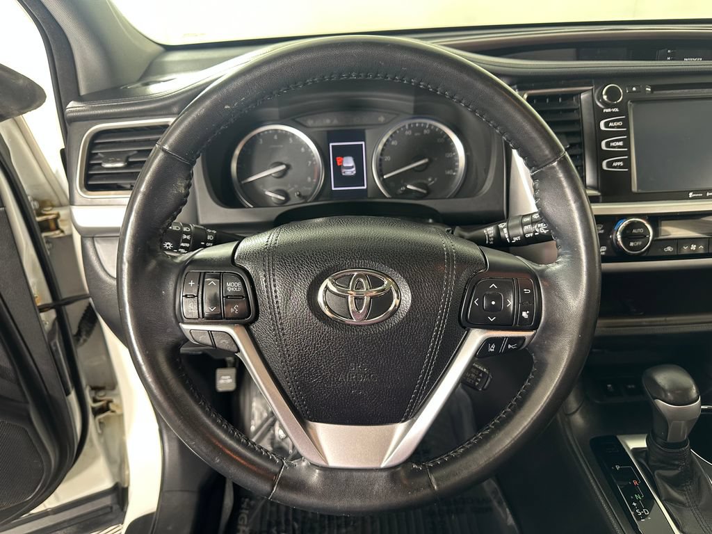 Used 2018 Toyota Highlander XLE AWD/4WD image 27
