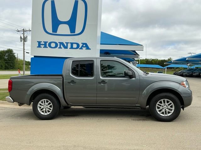 Used 2018 Nissan Frontier SV RWD image 2