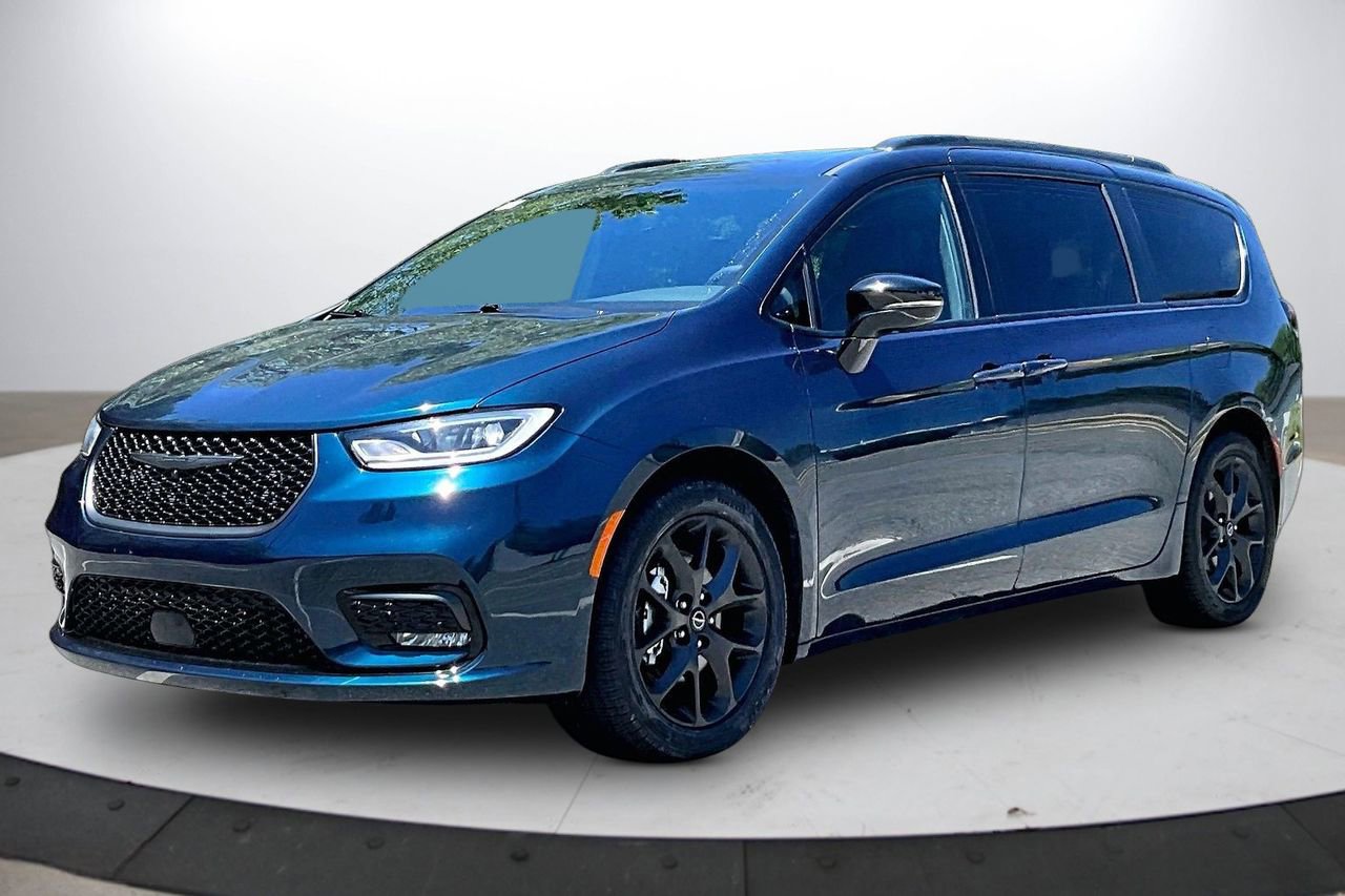 Used 2025 Chrysler Pacifica Limited FWD image 4