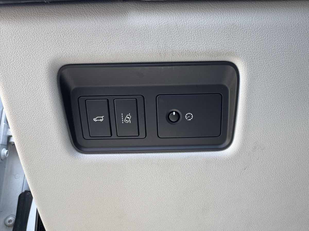 Used 2017 Land Rover Range Rover Supercharged image 10