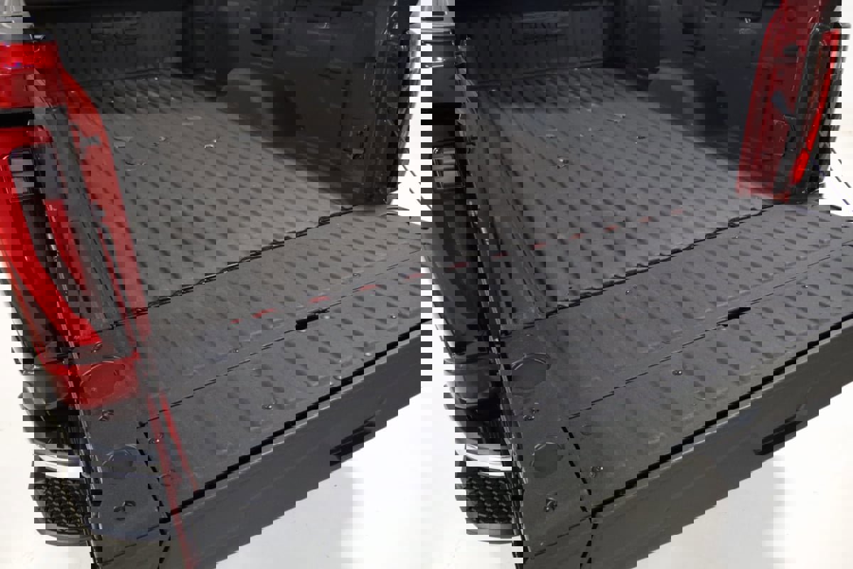 Used 2025 GMC Sierra 3500 SLT w/ SLT Premium Package image 18