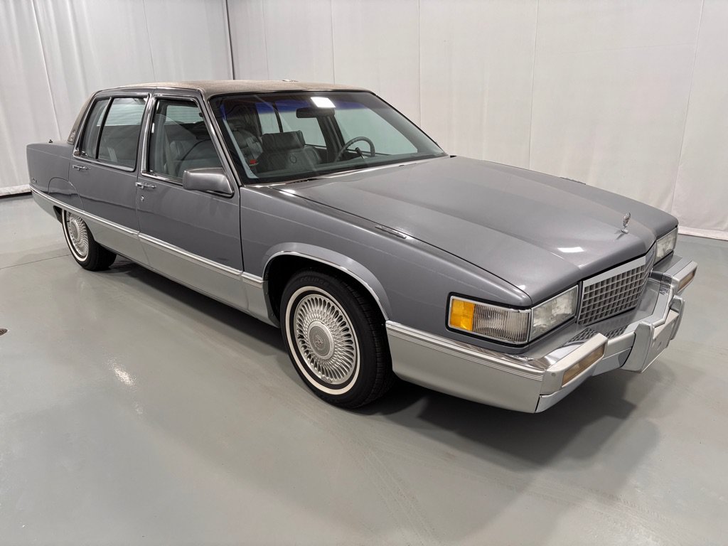 Used 1990 Cadillac Fleetwood Sedan FWD image 3