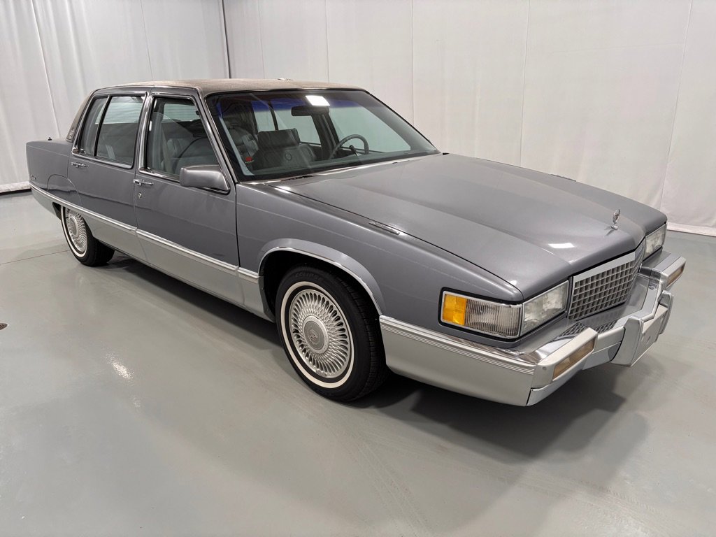 Used 1990 Cadillac Fleetwood Sedan image 3