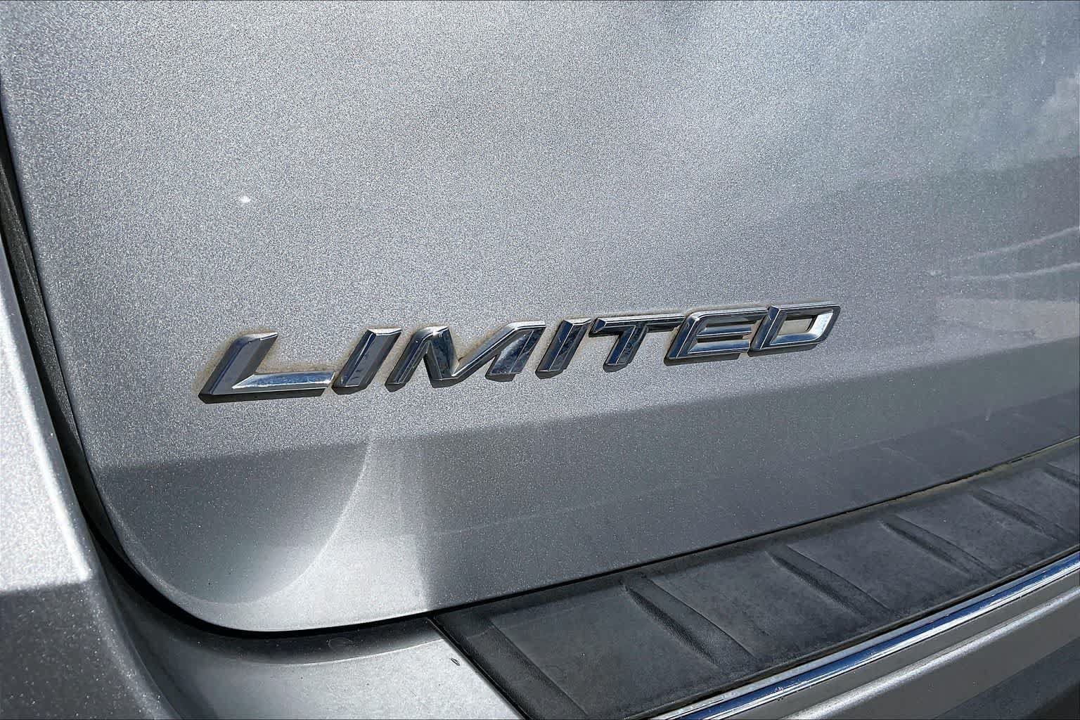 Used 2022 Ford Explorer Limited w/ Equipment Group 301A RWD image 7