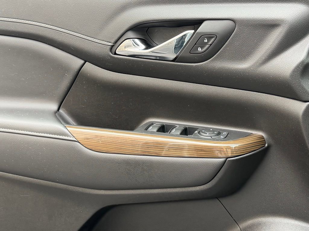 Used 2023 GMC Acadia SLE w/ Driver Convenience Package image 14