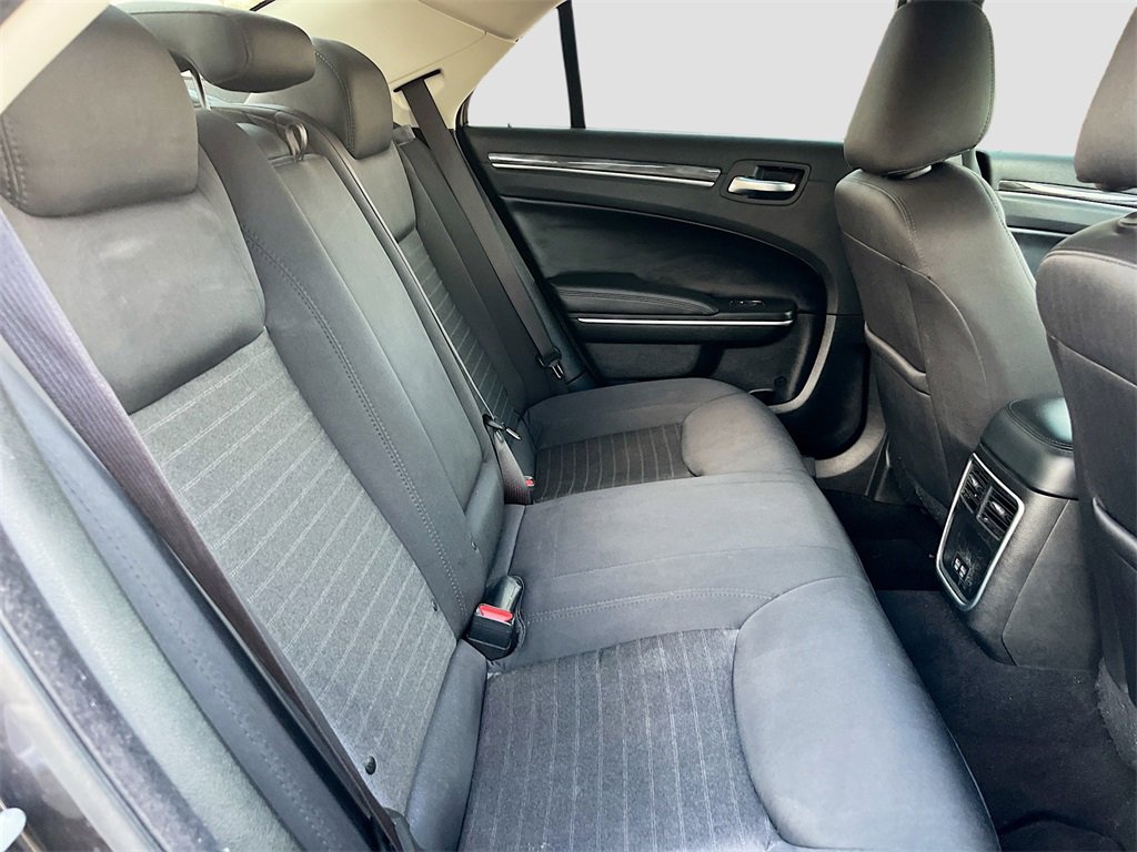 Used 2022 Chrysler 300 Touring w/ Sport Appearance Package image 25