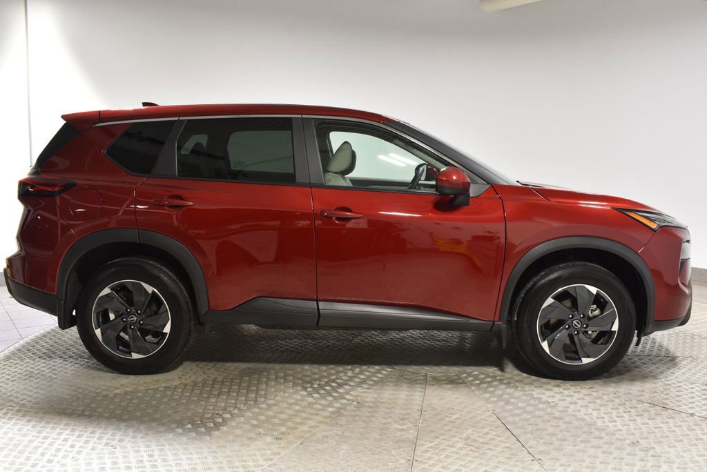 Used 2025 Nissan Rogue SV image 9