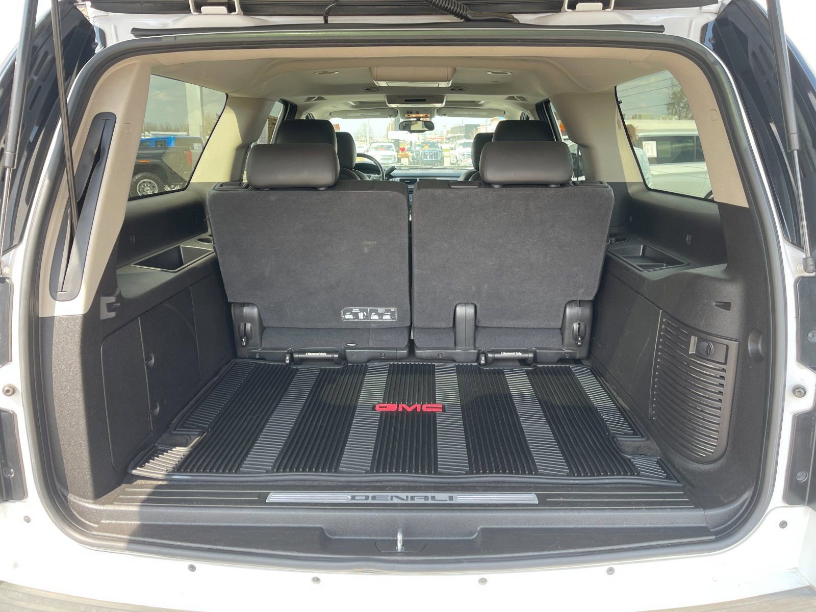 Used 2013 GMC Yukon XL Denali image 19