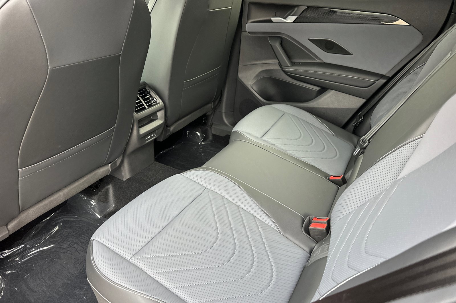 New 2026 Volkswagen Tiguan SE R-Line image 12