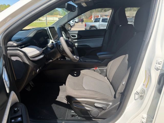 Used 2025 Jeep Compass Sport image 15