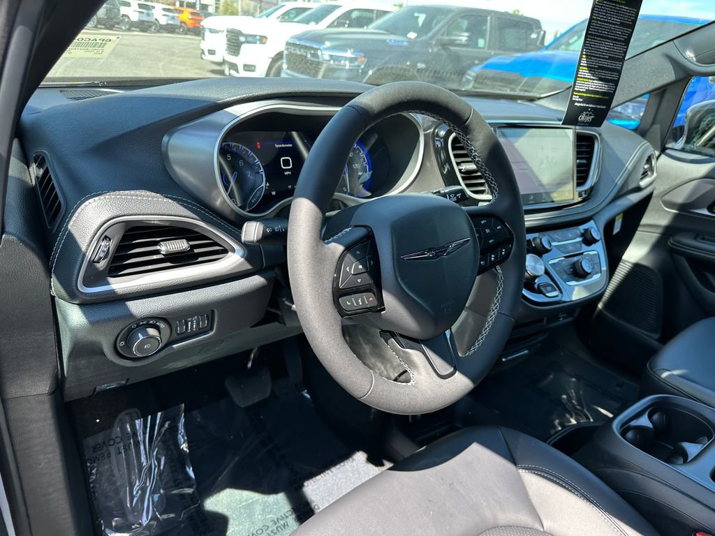 New 2026 Chrysler Pacifica Select FWD image 21