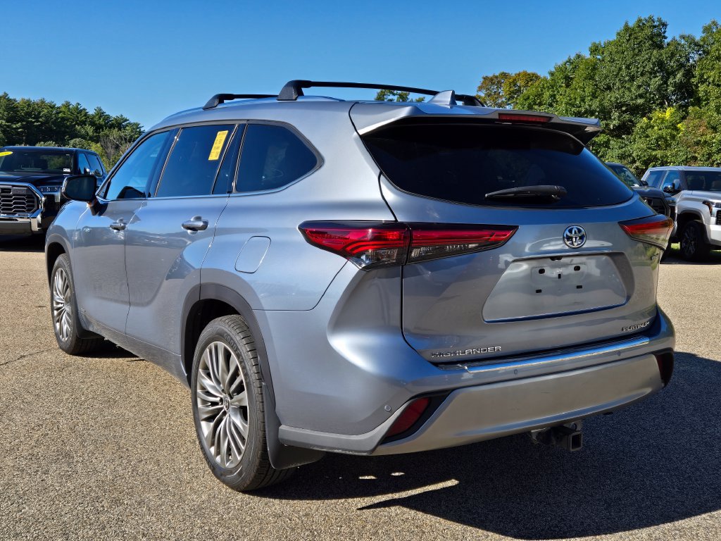 Used 2021 Toyota Highlander Platinum AWD/4WD image 3