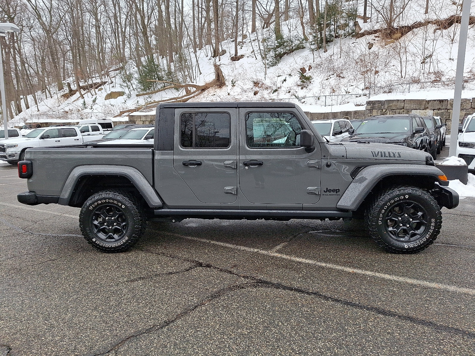 Certified 2023 Jeep Gladiator Willys image 9