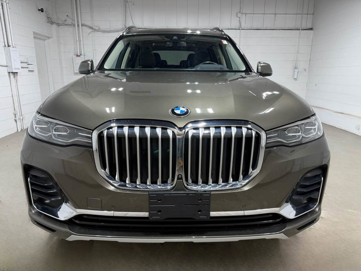 Used 2022 BMW X7 xDrive40i w/ Premium Package image 2