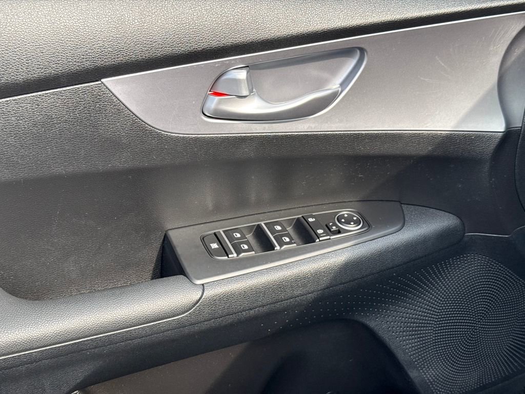 Used 2023 Kia Forte LXS image 22