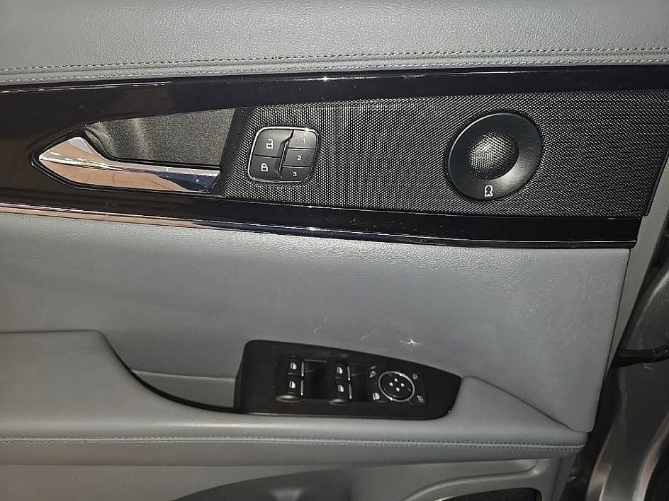 Used 2022 Lincoln Nautilus Reserve w/ Equipment Group 201A image 12