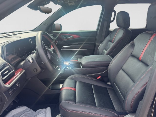 Used 2024 Chevrolet Traverse RS FWD image 11