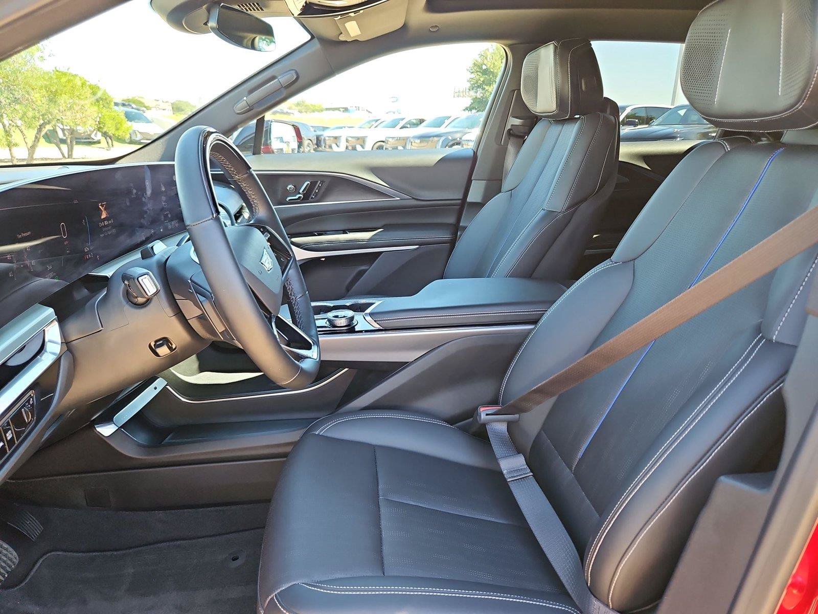 Certified 2024 Cadillac Lyriq Luxury AWD/4WD image 28