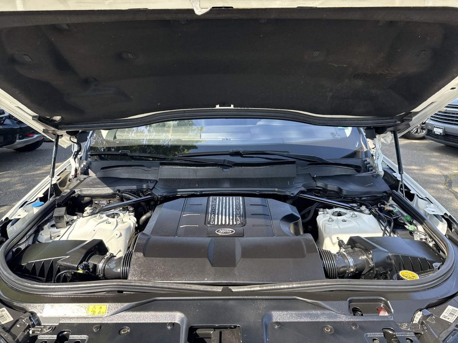 Used 2020 Land Rover Discovery SE AWD/4WD image 28