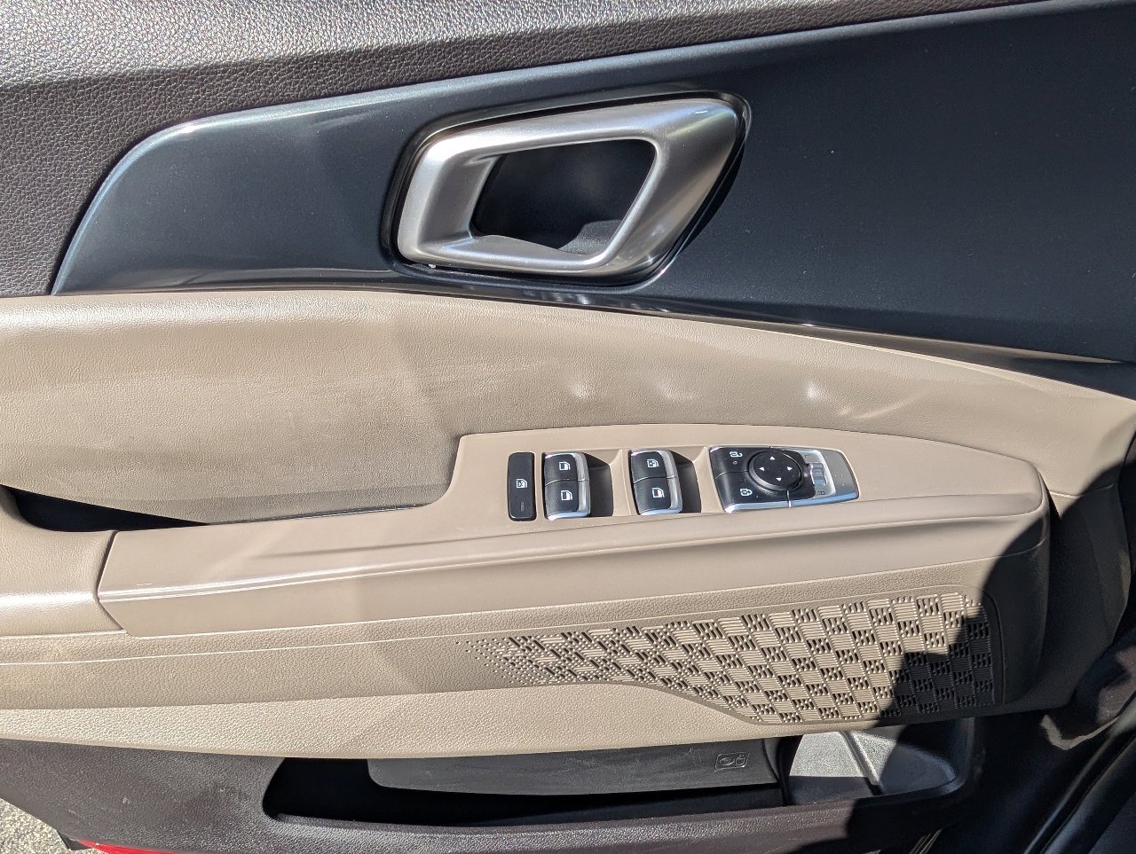 Used 2025 Kia Carnival image 16