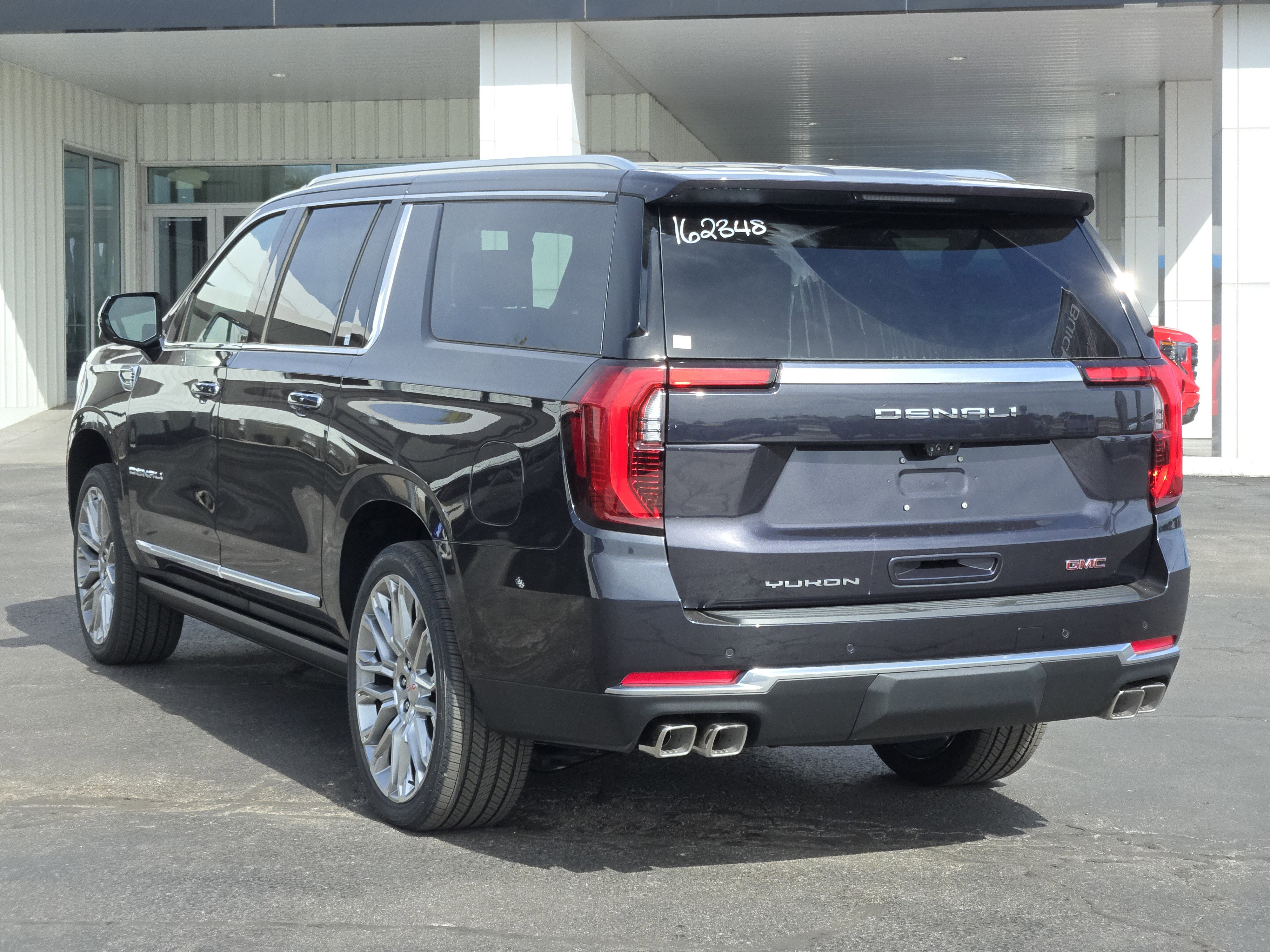 New 2026 GMC Yukon XL Denali w/ Denali Reserve Package image 3