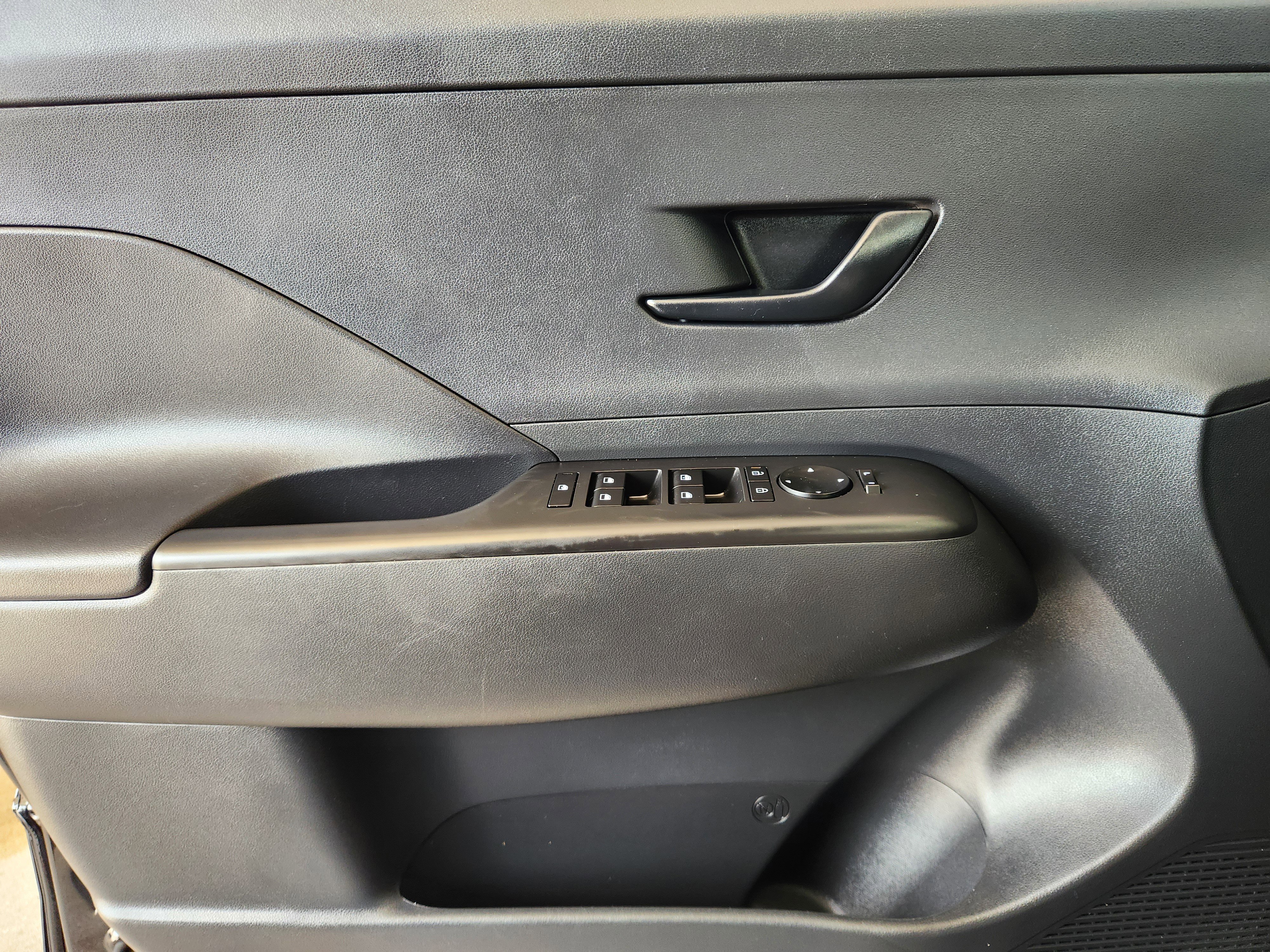 Used 2025 Hyundai Kona SEL AWD/4WD image 23