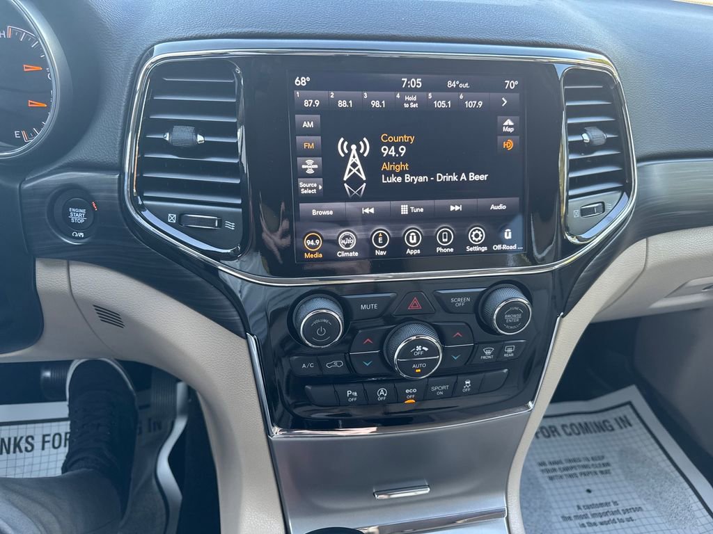 Used 2022 Jeep Grand Cherokee Laredo E AWD/4WD image 18