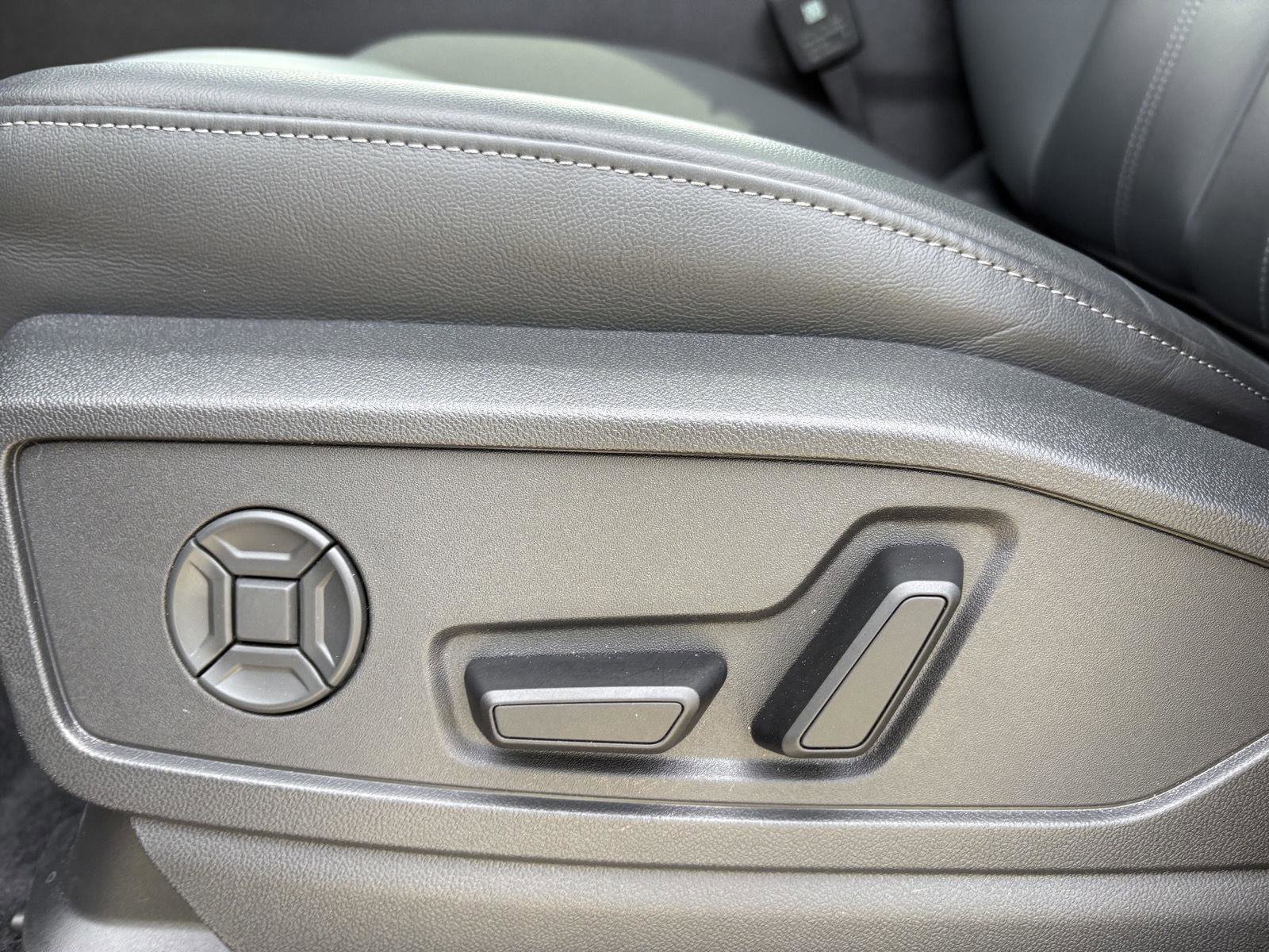 Used 2025 Audi Q5 Premium Plus w/ Premium Plus image 11