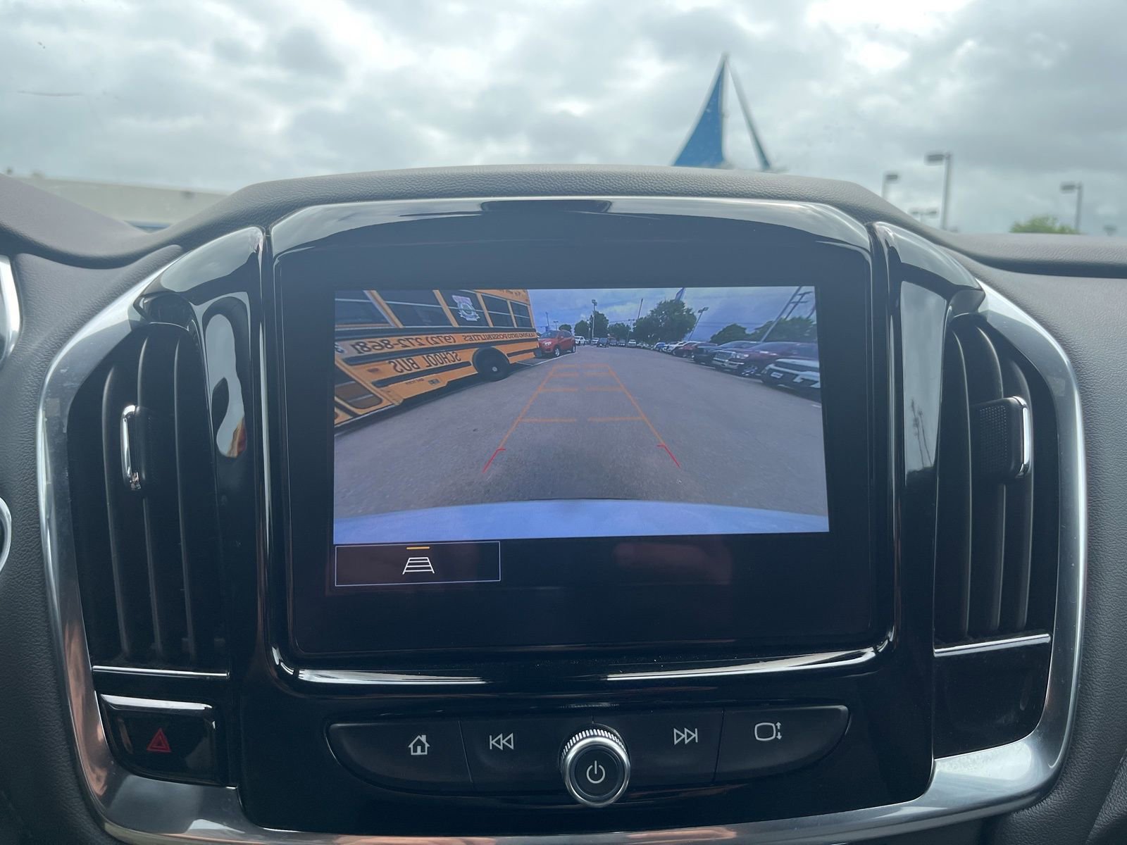 Used 2023 Chevrolet Traverse LT image 10