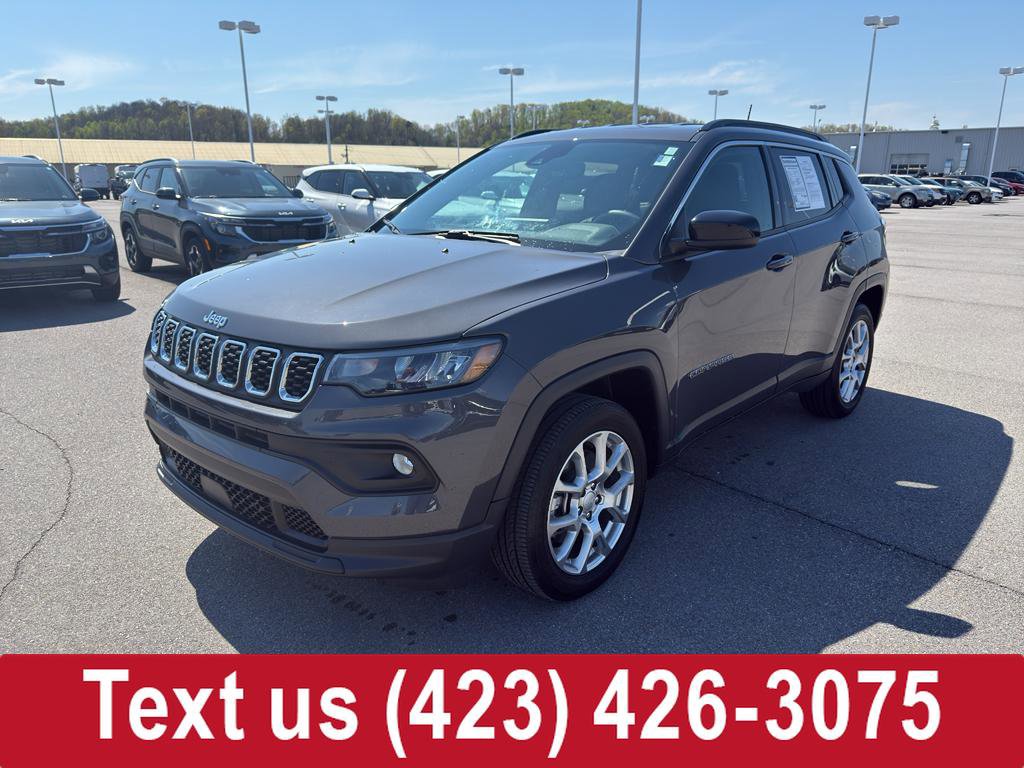 Used 2024 Jeep Compass Latitude AWD/4WD image 1