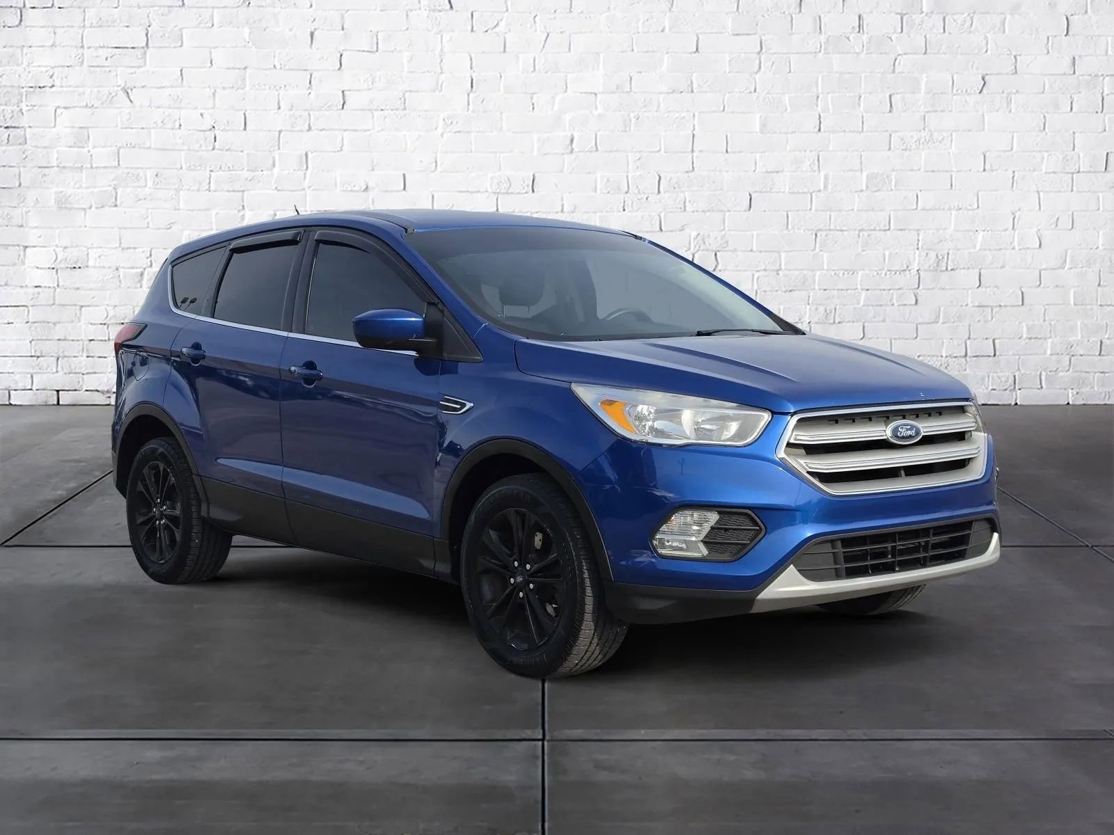 Used 2019 Ford Escape SE FWD image 2