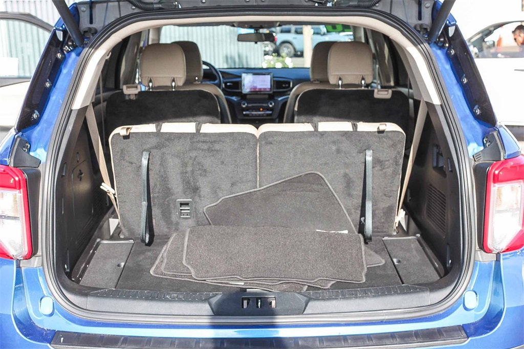 Used 2020 Ford Explorer XLT w/ Equipment Group 202A image 32