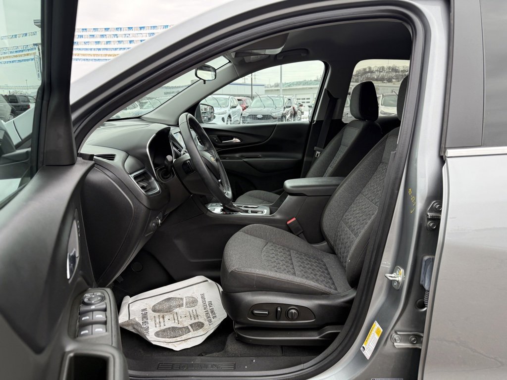 Used 2023 Chevrolet Equinox LT w/ Driver Convenience Package image 12