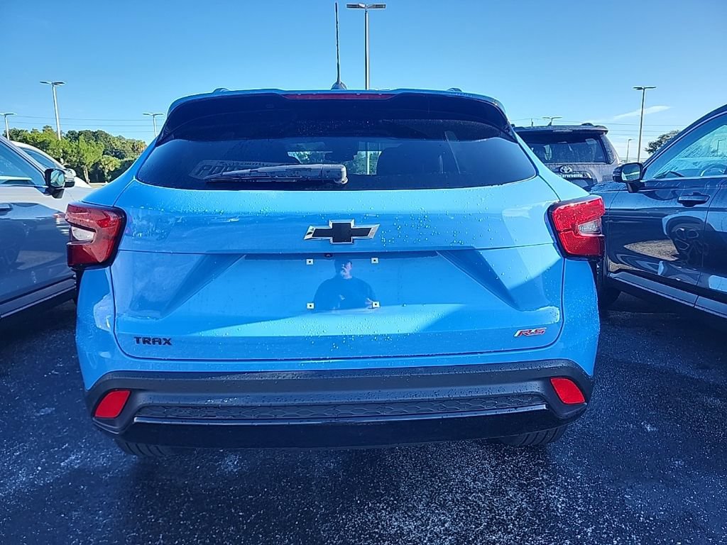 Used 2024 Chevrolet Trax RS w/ Sunroof Package FWD image 3