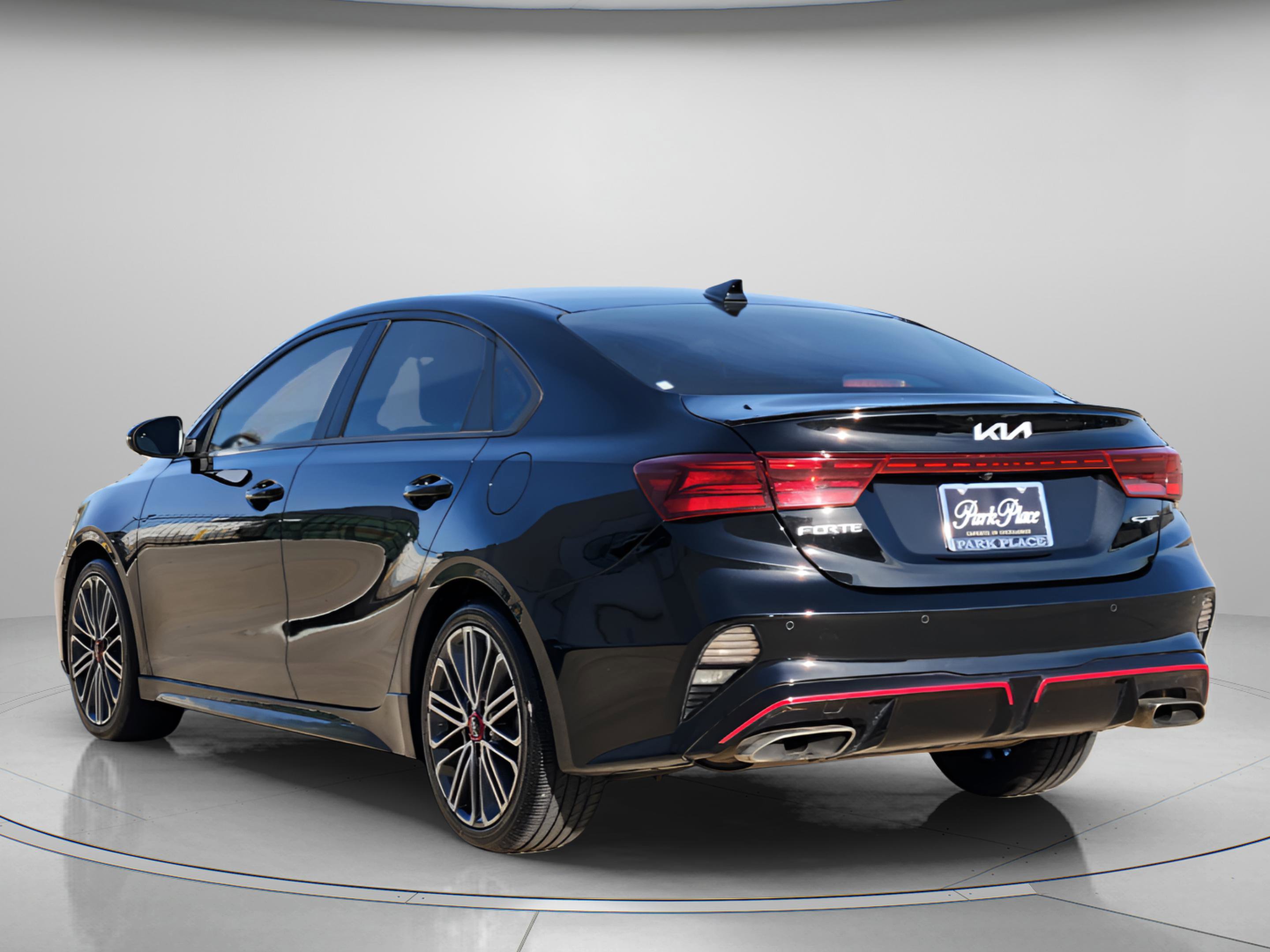 Used 2022 Kia Forte GT image 3