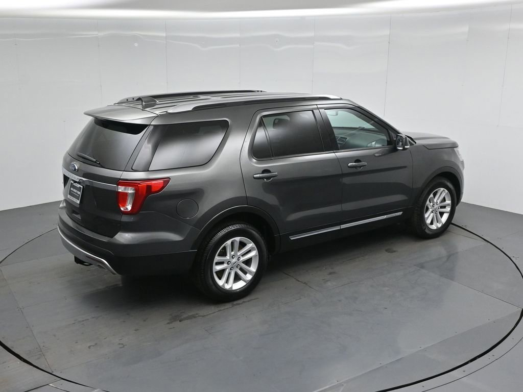 Certified 2017 Ford Explorer XLT w/ Equipment Group 202A FWD image 43
