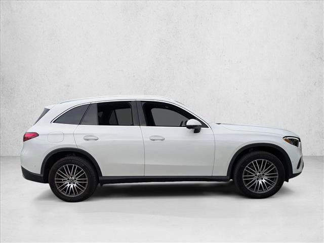 Used 2025 Mercedes-Benz GLC 300 4MATIC image 4