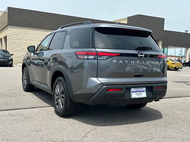 Used 2025 Nissan Pathfinder SV FWD image 2