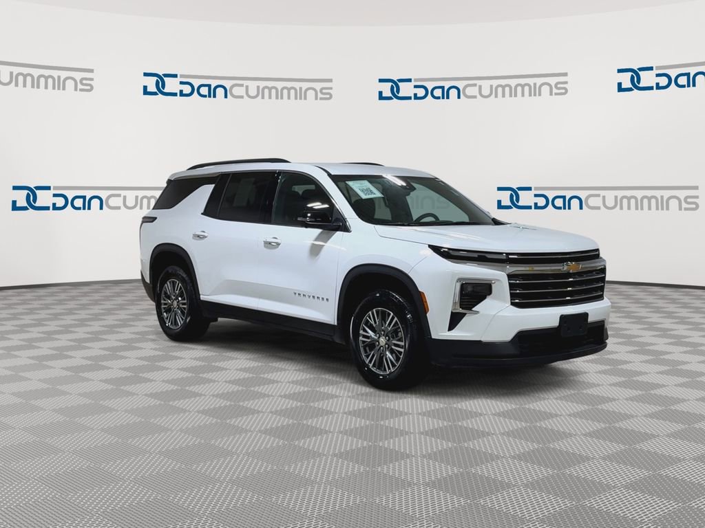 Used 2024 Chevrolet Traverse LT AWD/4WD image 2