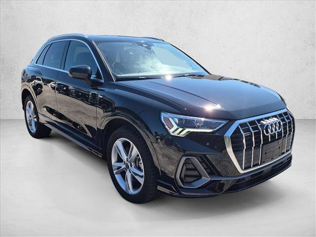 Used 2023 Audi Q3 2.0T Premium Plus w/ Premium Plus Package AWD/4WD image 3
