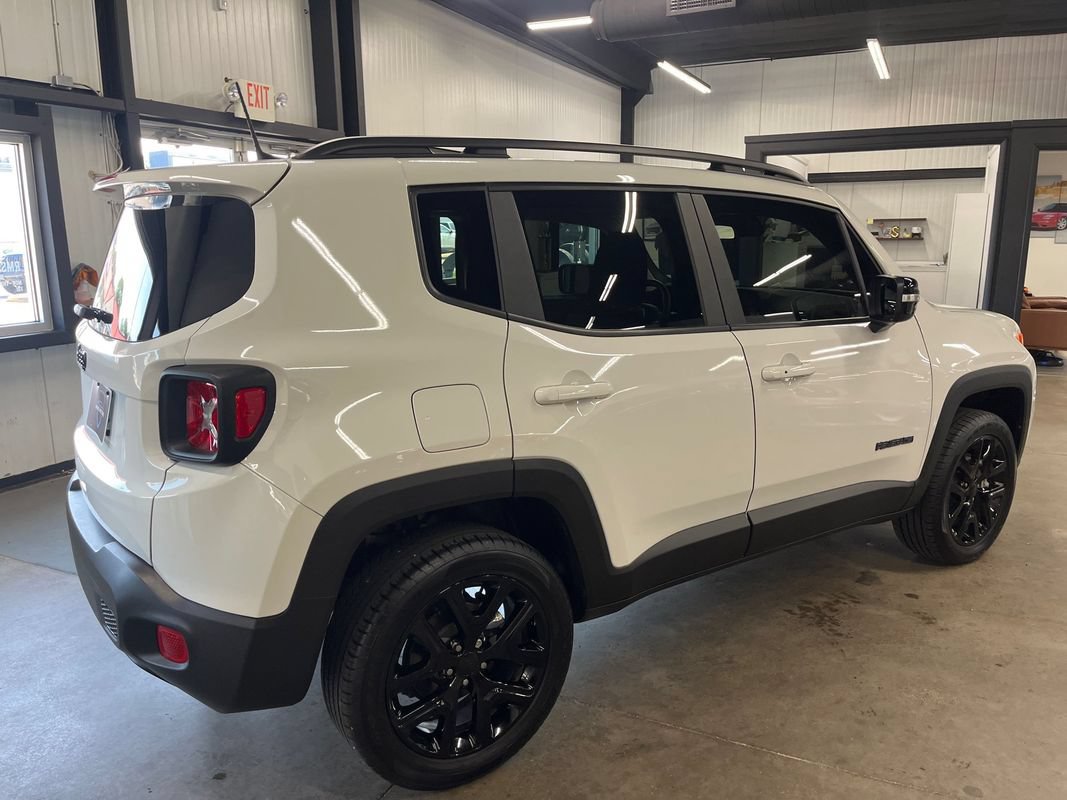 Used 2023 Jeep Renegade Altitude w/ Sun/Sound Group AWD/4WD image 13