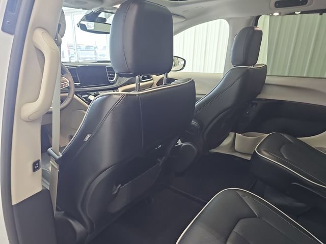 Used 2024 Chrysler Pacifica Limited FWD image 35