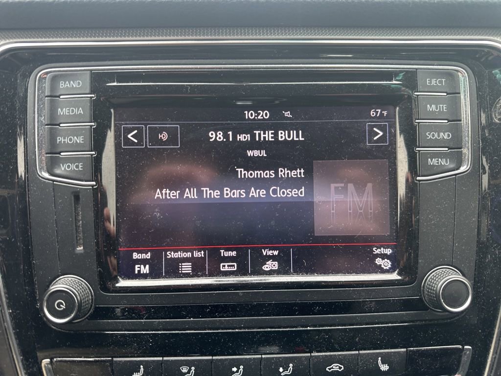 Used 2017 Volkswagen Passat 1.8T R-Line w/ R-Line Lighting Package image 9