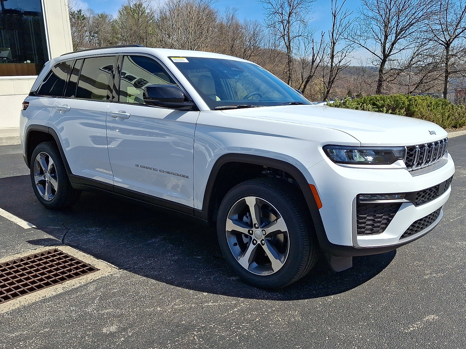 New 2026 Jeep Grand Cherokee Limited w/ Trailer Tow Package image 2